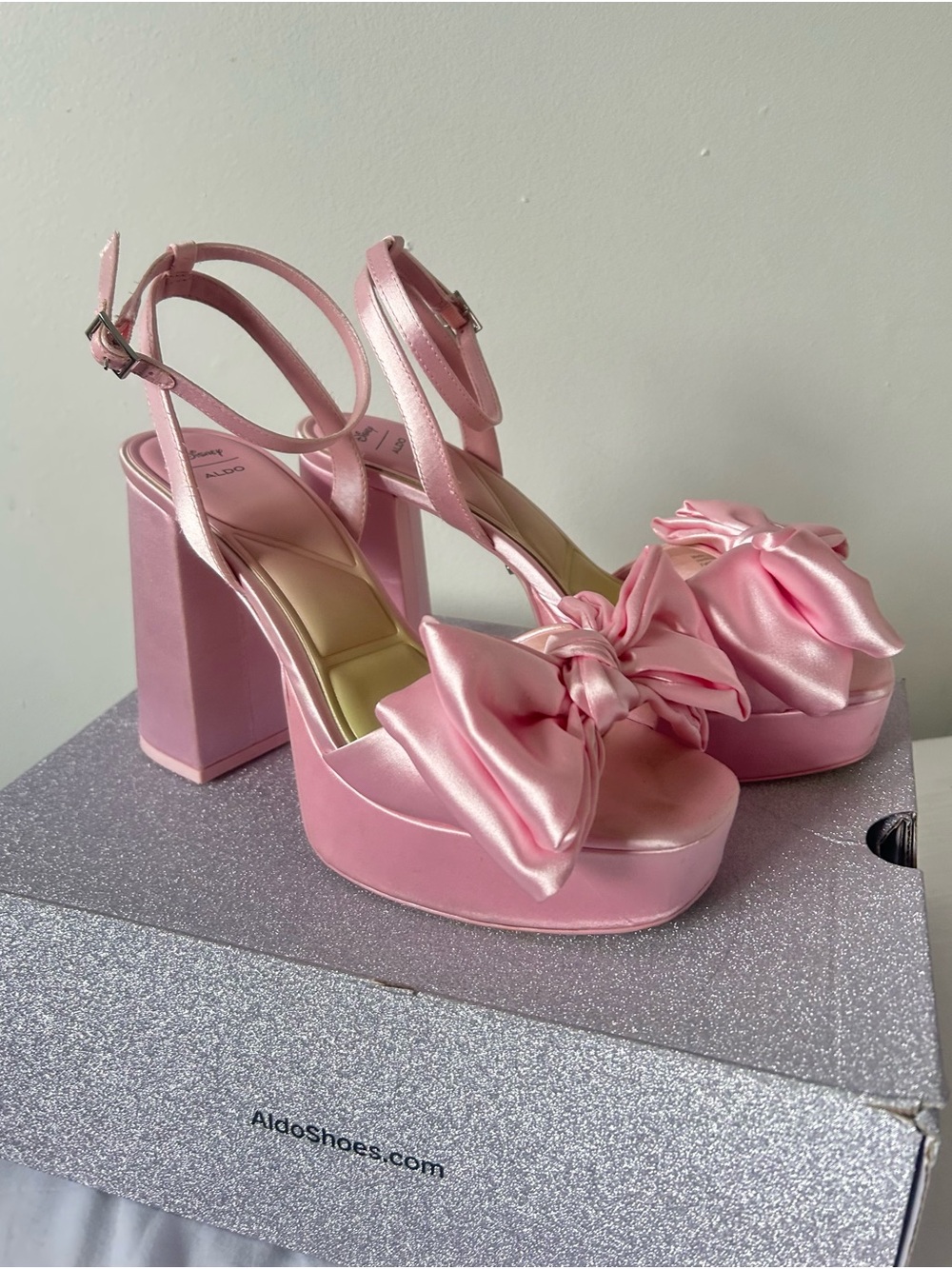 ALDO x Disney Step Sisters Heel
Pink Satin Bow Platform Heels
Womens Size 9